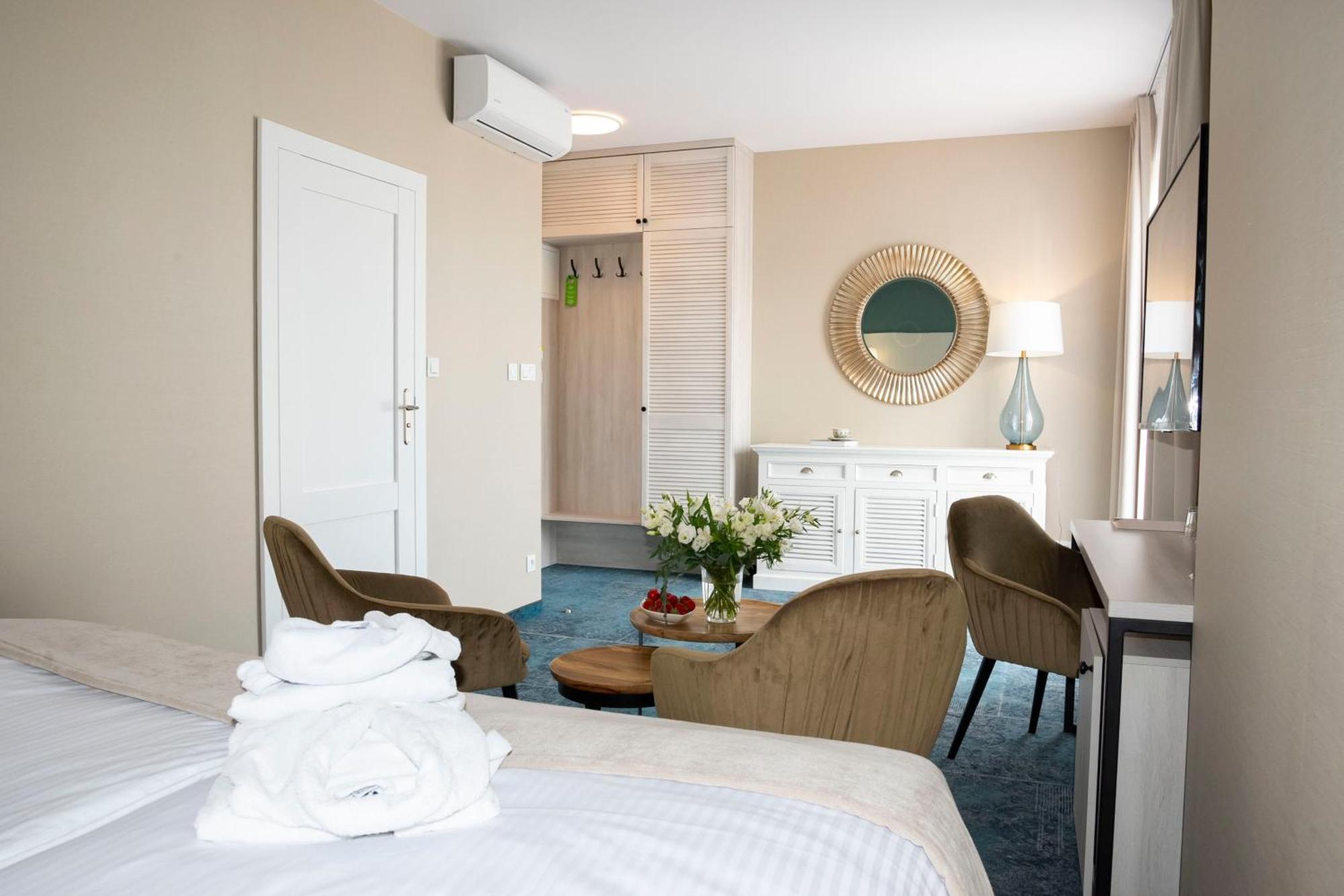 Hotel Szafir Jastrzębia Góra Екстериор снимка